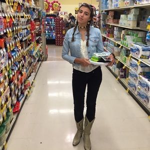 Meet your Posher, Lore